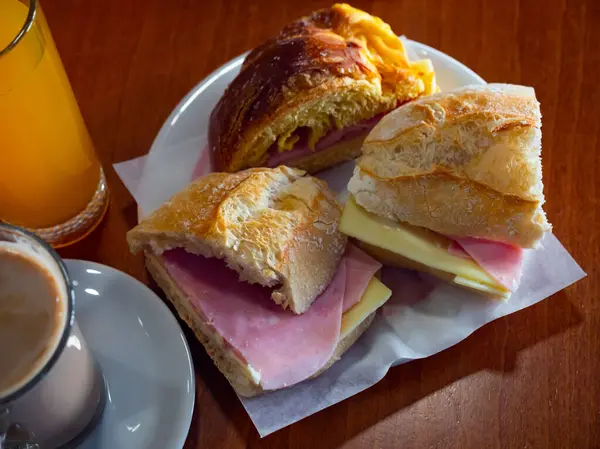Country Bread Ham Cheese Delicious Beer Snack — Photo