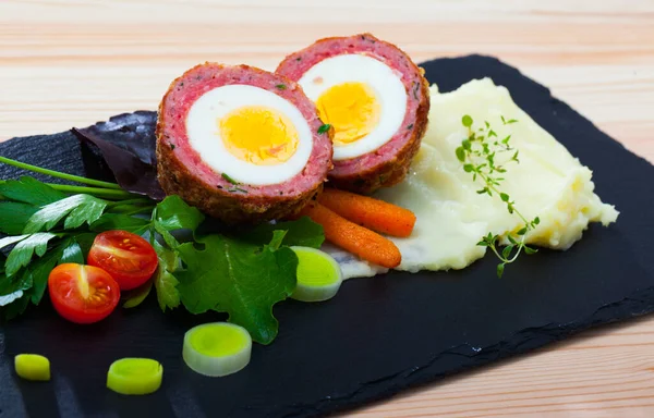 Dishes Traditional Scottish Cuisine Scotch Egg Served Greens Potatoes Plate — Stock Photo, Image