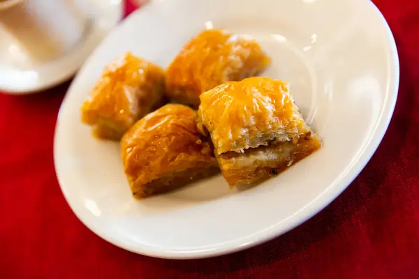 Traditionele Turkse Dessert Baklava Met Walnoten Honing — Stockfoto