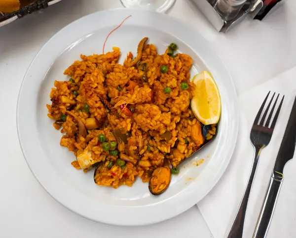 Popular Spanish Dish Paella Seafood Made Rice Saffron Mollusks Vegetables — Stock Photo, Image
