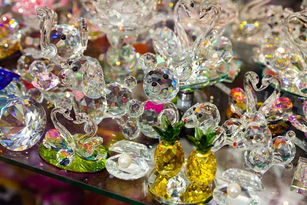 Bohemian Glass Figurines Showcase Souvenire Shop — Stock Photo, Image