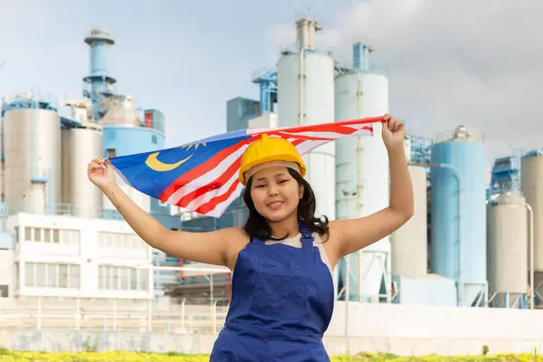 Cheerful Asian Female Worker Hardhat Malaysian Flag Standing Front Factory — Stock Photo, Image