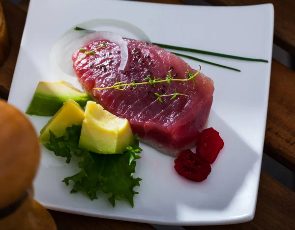 Delicious Slightly Fried Tuna Sprinkled Sesame Served White Plate Avocado — Stock Photo, Image