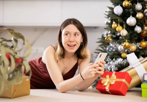 Happy Young Woman Home Background Christmas Tree Presents Typing Message — Stock Photo, Image