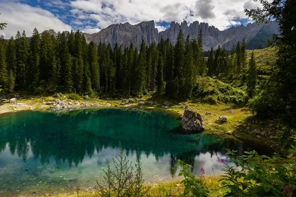 Paisaje Del Lago Carezza Karersee Dolomitas Fondo Nova Levante Bolzano — Foto de Stock