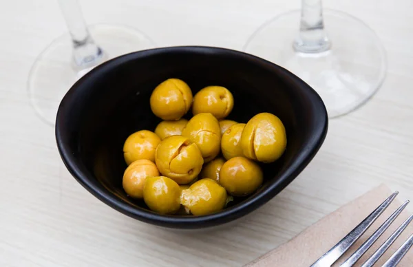 Marinated Whole Green Olives Served Snack Traditional Spanish Appetizer — Stock Photo, Image