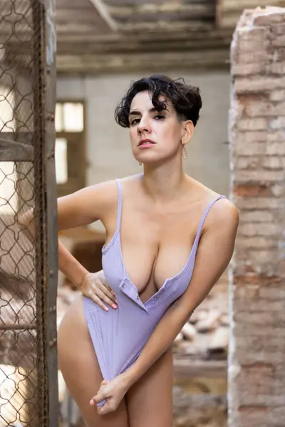 Portrait Latin Woman Wearing Only Tank Top Posing Abandoned Building — Stock Photo, Image