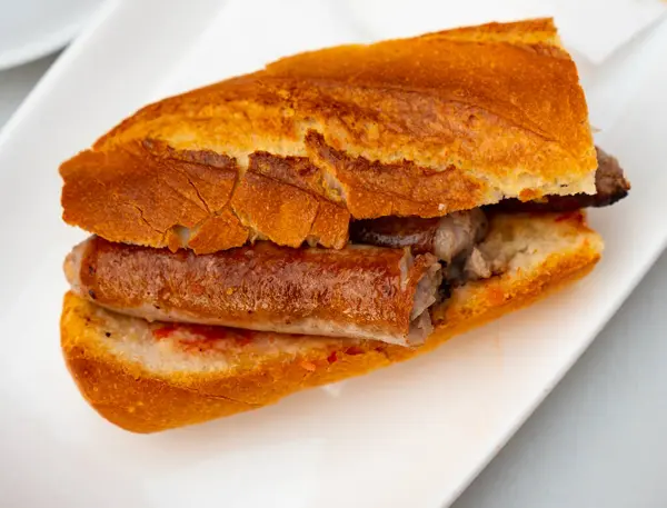 Delicious Bocadillo Sandwich Salchichi Sausage Tomatoes Served Breakfast — Stock Photo, Image
