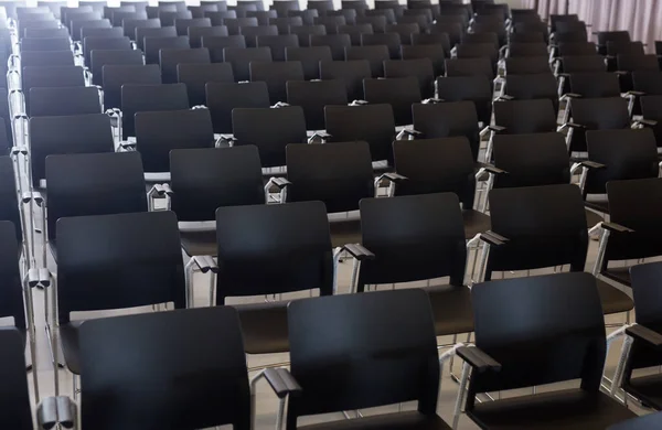 Nahaufnahme Dunkler Plastikstühle Konferenzraum — Stockfoto