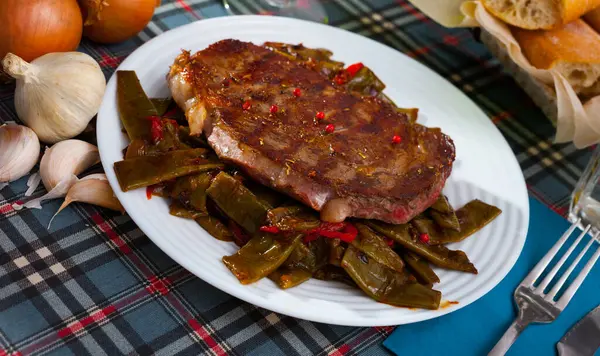 Spicy Well Done Roasted Veal Steak Served Braised Green Beans — Stock Photo, Image