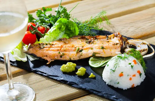 Image Tasty Trout Fillet Rice Tomatoes Greens Served Black Plate — Stock Photo, Image