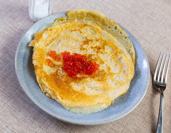 Tasty Russian Pancakes Red Caviar Plate — Stock Photo, Image