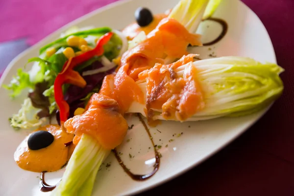 Delicious Endivia Leaves Smoked Salmon Vegetable Garnish Traditional Dish Catalan — Stock Photo, Image