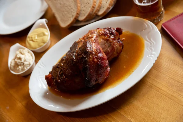 Delicious Baked Pork Knuckle Traditionally Served Horseradish Mustard Fresh Bread — Stock Photo, Image