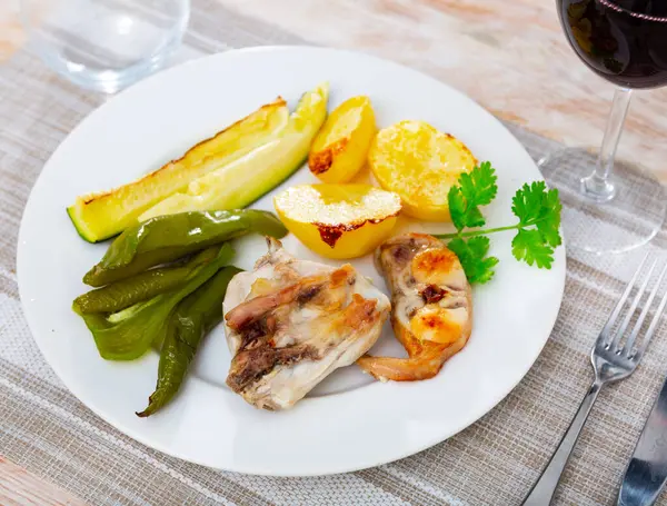 Portion Just Cooked Rabbit Vegetables Rabbit Meat Garnished Potato Zucchini — Stock Photo, Image