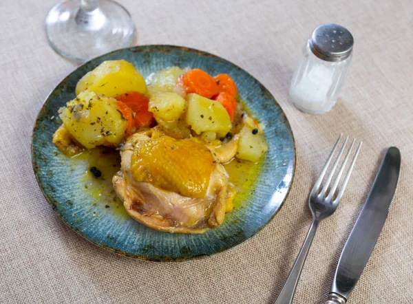 Stewed Piece Chicken Potato Chopped Carrot Sauce Served Plate — Stock Photo, Image