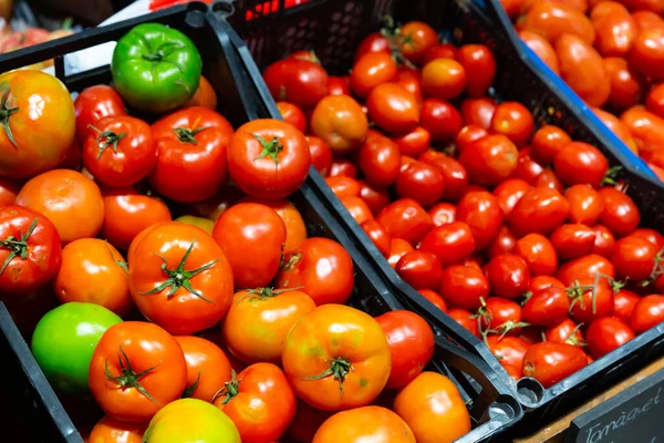 Tomates Rouges Mûres Dans Des Boîtes Supermarché — Photo