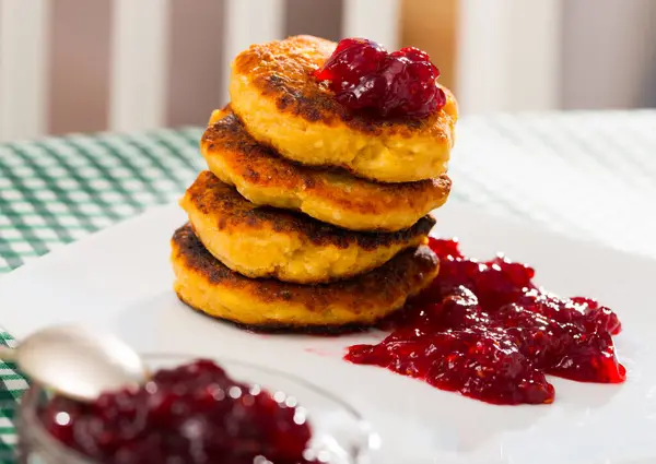 Stack Sweet Fried Quark Pancakes Tasty Berry Jam Plate — Stock Photo, Image