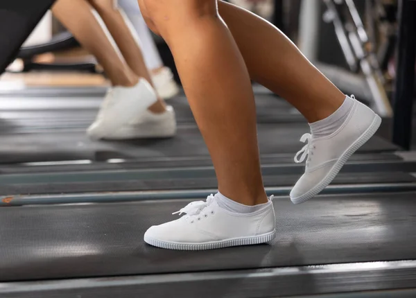 Жінки Ноги Працюють Біговій Доріжці Тренажерному Залі Біговій Доріжці — стокове фото