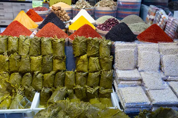 Large Assortment Natural Seasonings Spices Turkish Bazaar Counter Price Tags — Stock Photo, Image