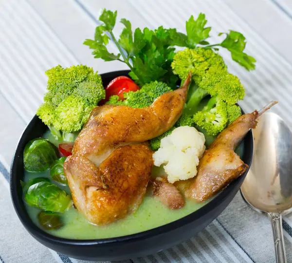 Cream Soup Boiled Quail Served Broccoli Brussels Sprouts Cauliflower — Stock Photo, Image