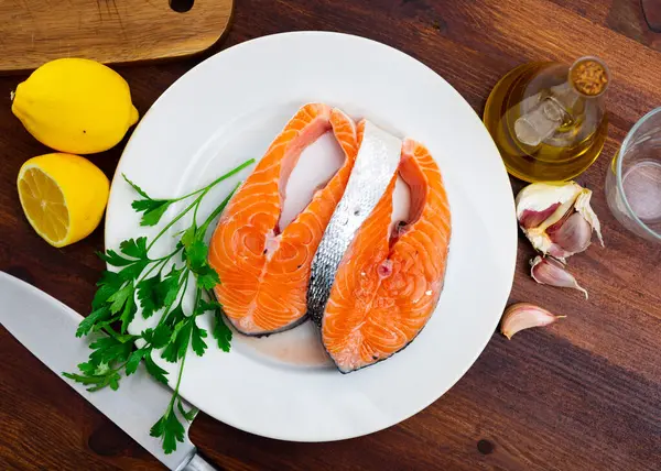 Fresh Uncooked Salmon Fish Greens Lemon Ceramic Plate Kitchen Knife — Stock Photo, Image