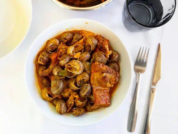 Escargots Cuits Avec Viande Lapin Saucisse Cuisine Espagnole — Photo