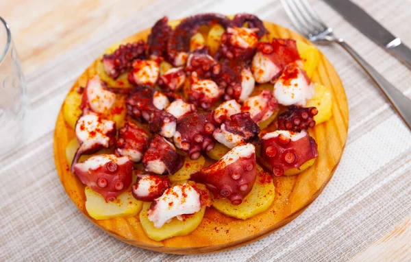 Popular Spanish Dish Octopus Galician Made Shellfish Potatoes Paprika Spices — Stock Photo, Image