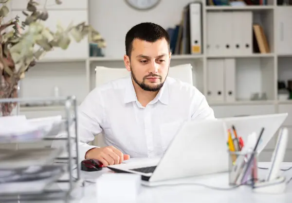 Caucasian Man Office Manager Sitting Table Using Laptop Computer — Stockfoto