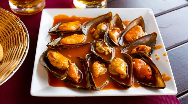 Image Delicious Baked Sauce Mussels Served Plate Table — Stock Photo, Image