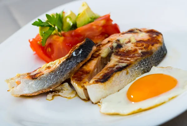 Grilled Salmon Served Fried Egg Fresh Tomatoes Avocado Parsley White — Stock Photo, Image