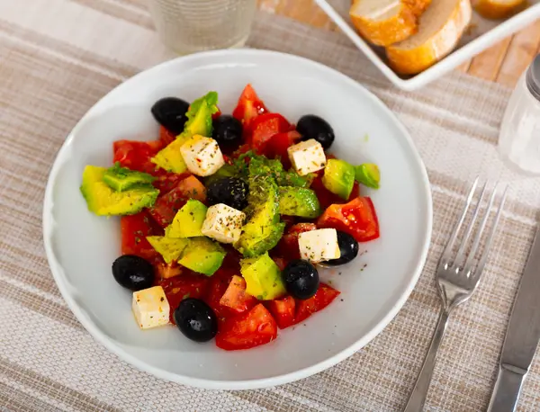 Just Cooked Avocado Salad Chopped Tomatoes Cheese Feta Served Plate — Stock Photo, Image