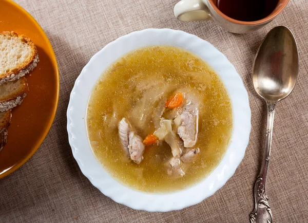 Almoço Saudável Preparado Mesa Sopa Repolho Fragrante Com Costelas Batata — Fotografia de Stock