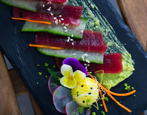 Japanese Dish Sashimi Fresh Tuna Mango Zucchini Served Slate — Stock Photo, Image
