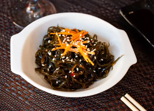 Japanese Dish Seaweed Salad Sesame Seeds High Quality Photo — Stock Photo, Image