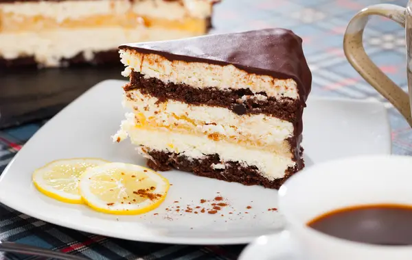 Delicious Layer Lemon Chocolate Cake Closeup High Quality Photo — Stock Photo, Image