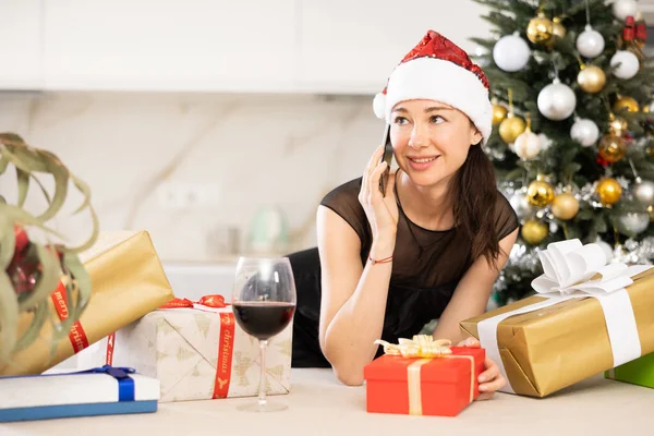 Girl Elegant Black Dress Speaks Phone She Holding Christmas Present — Stock Photo, Image