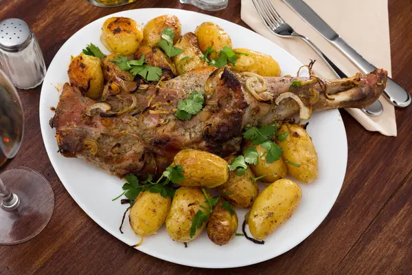 Appetizing Spicy Lamb Shoulder Baked Onion New Potatoes Greens — Stock Photo, Image