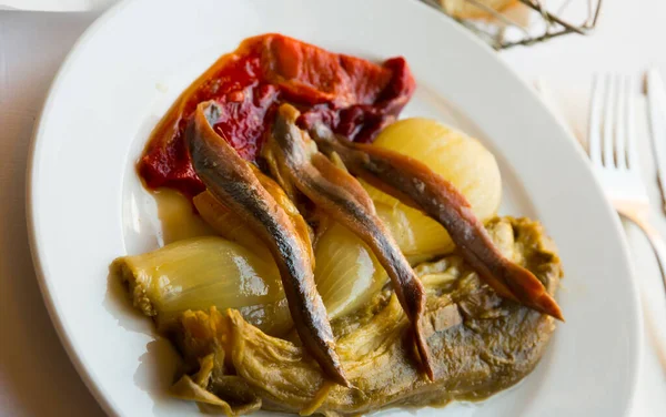 Poivron Rôti Aubergine Oignon Servi Avec Des Anchois Cuisine Espagnole — Photo