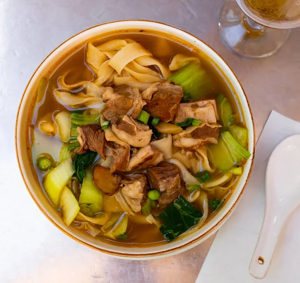 Tradycyjna Chińska Zupa Wołowiną Makaronem — Zdjęcie stockowe