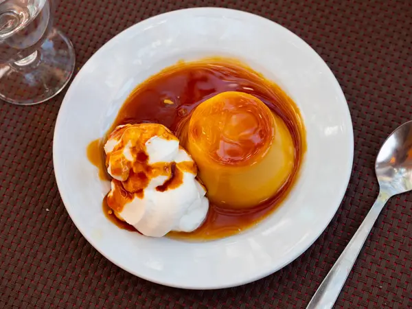 Restaurants Serving Well Known Spanish Dessert Creamy Flan Decorated Balls — Stock Photo, Image