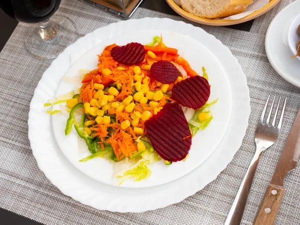 Salade Légumes Frais Avec Maïs Carottes Betteraves — Photo