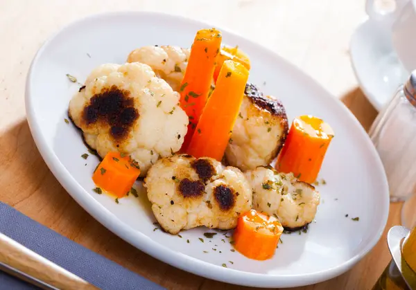 用胡萝卜使菜花开胃 高质量的照片 — 图库照片