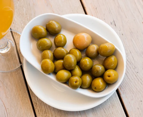 Closeup Plate Pickled Green Olives Stone Spanish Appetizer — Stock Photo, Image
