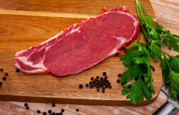 Ingredientes Para Cocinar Carne Cruda Entrecote Con Perejil Fresco Especias — Foto de Stock