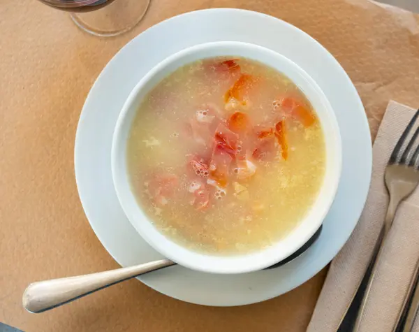 Аппетитный Суп Мясом Лапшой Миске — стоковое фото