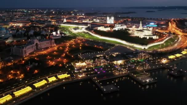 喀山克里姆林宫迷人的鸟瞰全市灯火通明 — 图库视频影像