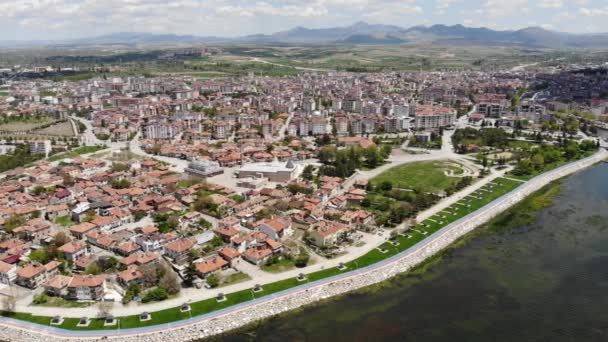 土耳其Akdeniz地区Konya省Beysehir的Drone视图 碧西希尔湖东南海岸城镇 — 图库视频影像