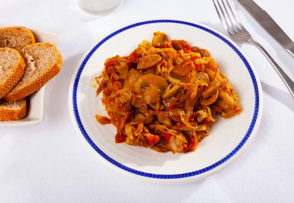 Stewed Cabbage Cooked Pieces Mushrooms Champignon Carrots Tomato Sauce Hearty — Stock Photo, Image