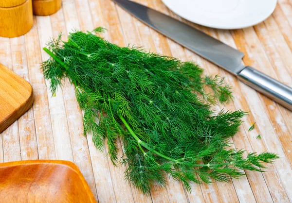 Freshly Harvested Organic Green Dill Wooden Background — Stock Photo, Image